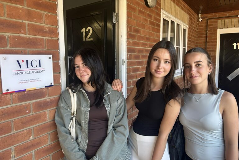 « J&rsquo;ai appris de l&rsquo;anglais utile » : ce que vivent vraiment les ados dans nos stages d&rsquo;immersion en Angleterre